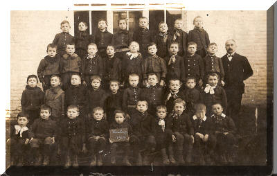 Ecole des Garçons 1909.jpg (1130471 octets)